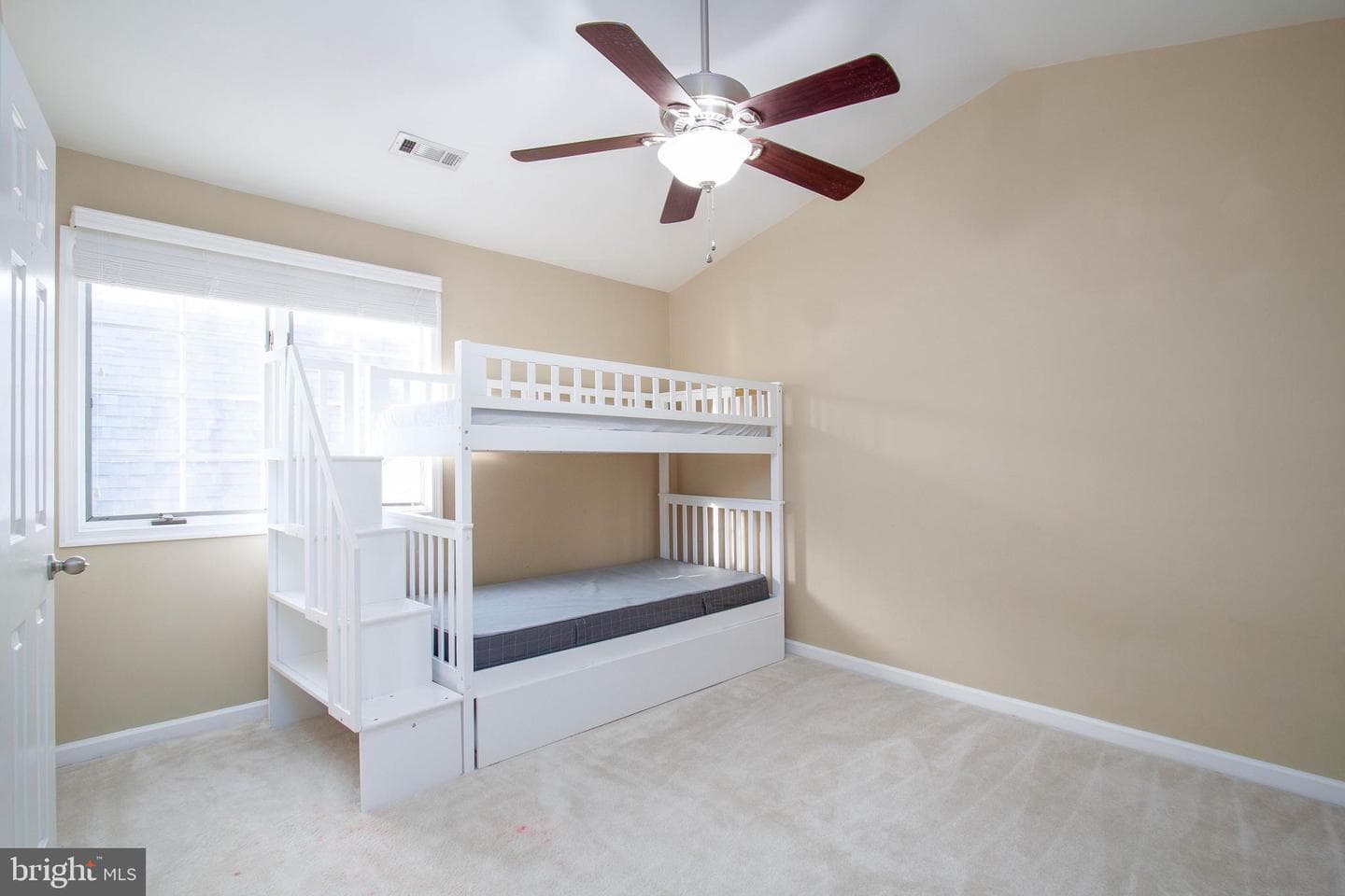 105 Southampton Court photo 13