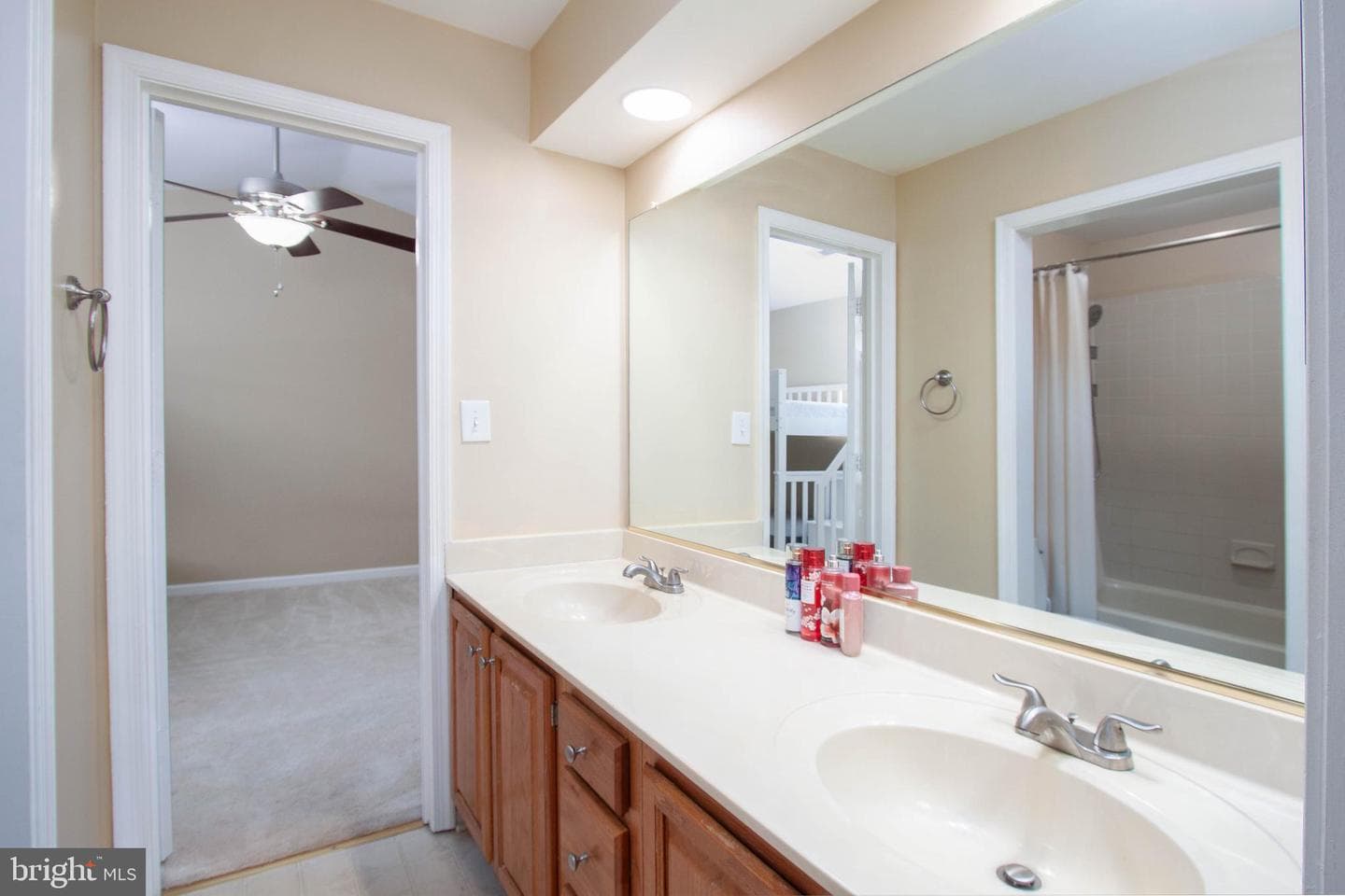 105 Southampton Court photo 14