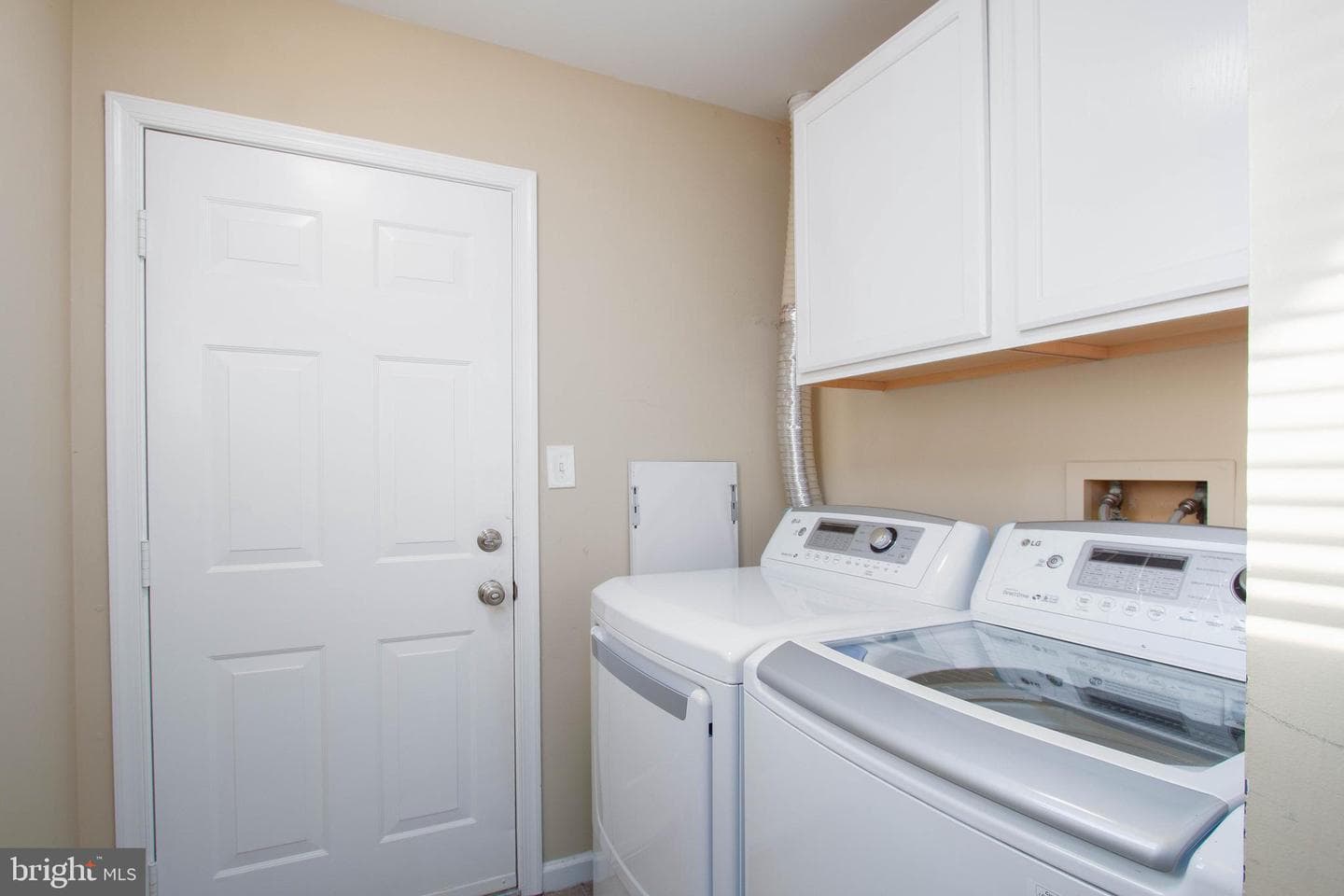 105 Southampton Court photo 16