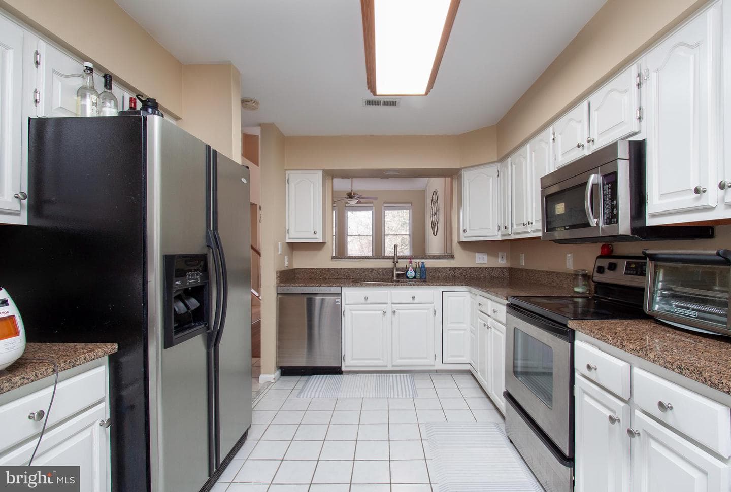 105 Southampton Court photo 9