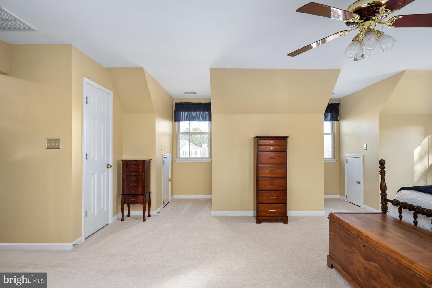 9 Hampshire Court photo 29