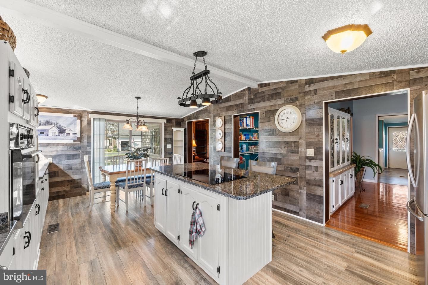 166 Toluca Road photo 38