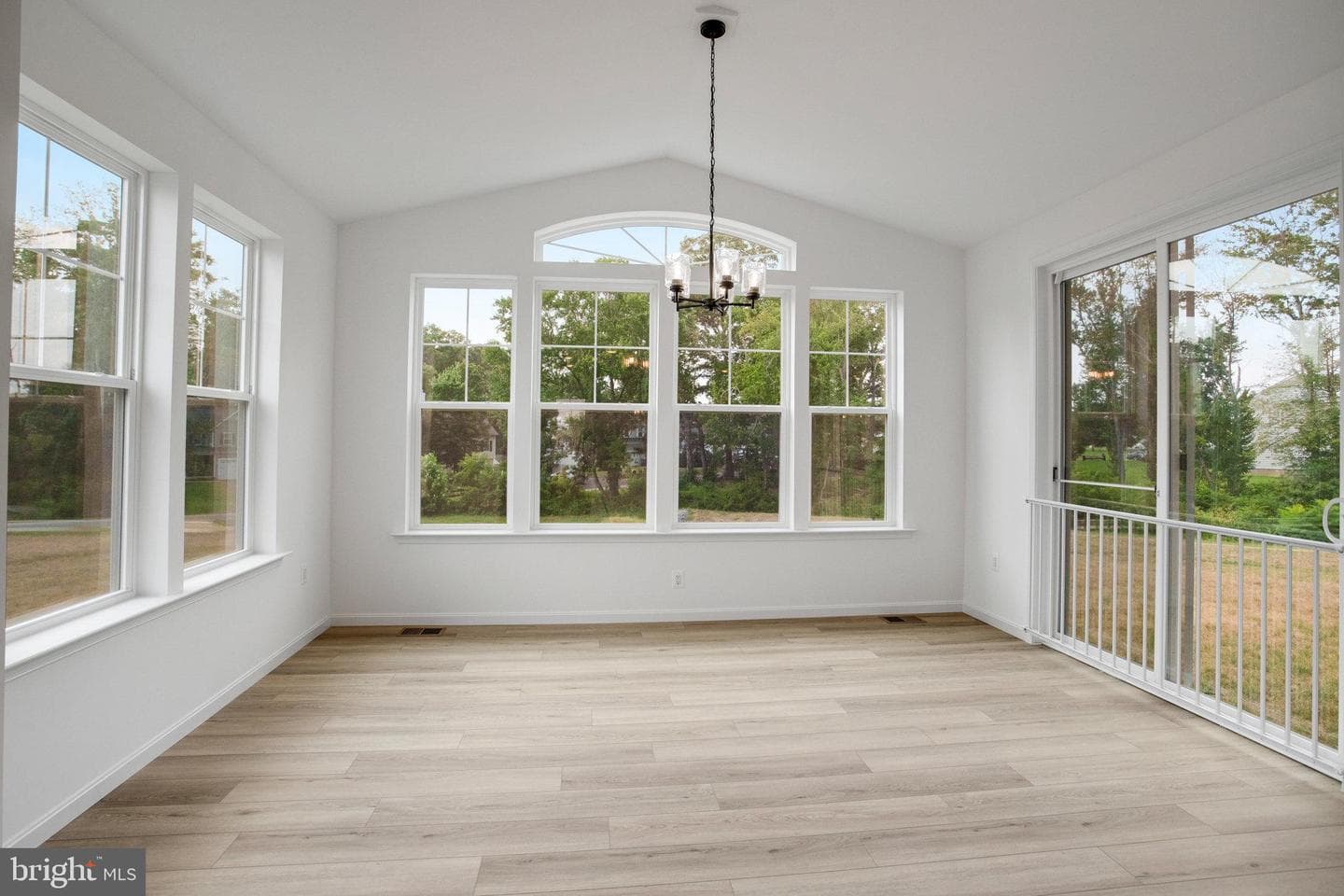 209 Camwood Court photo 11