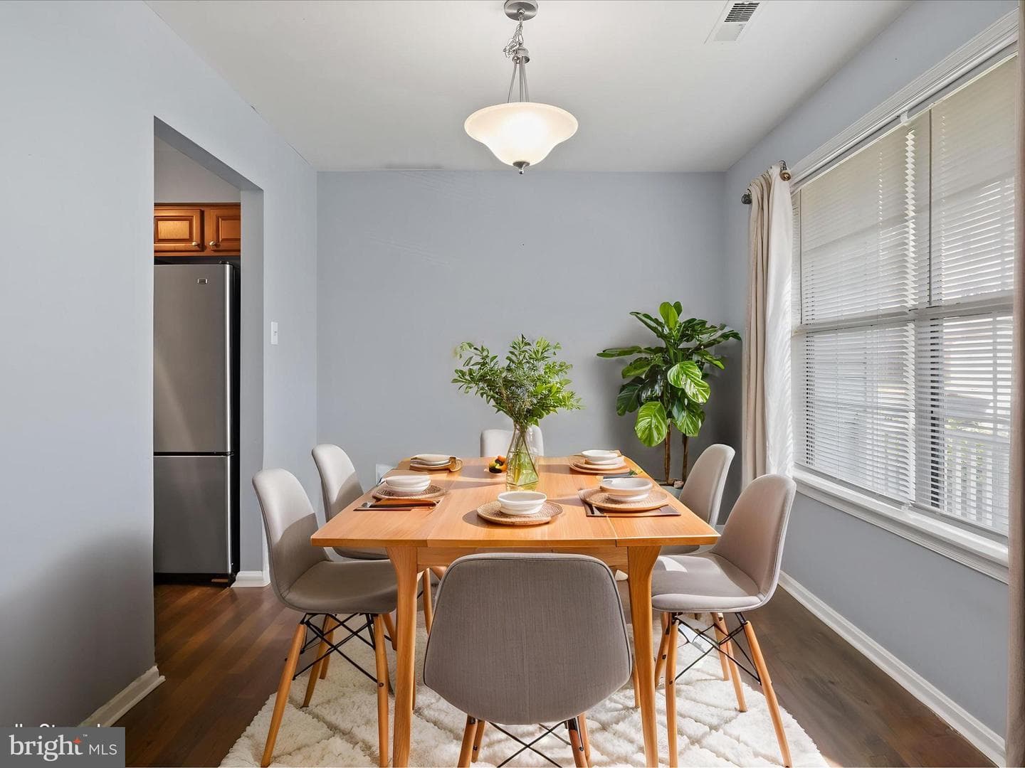 303 Mayfair #187 photo 6