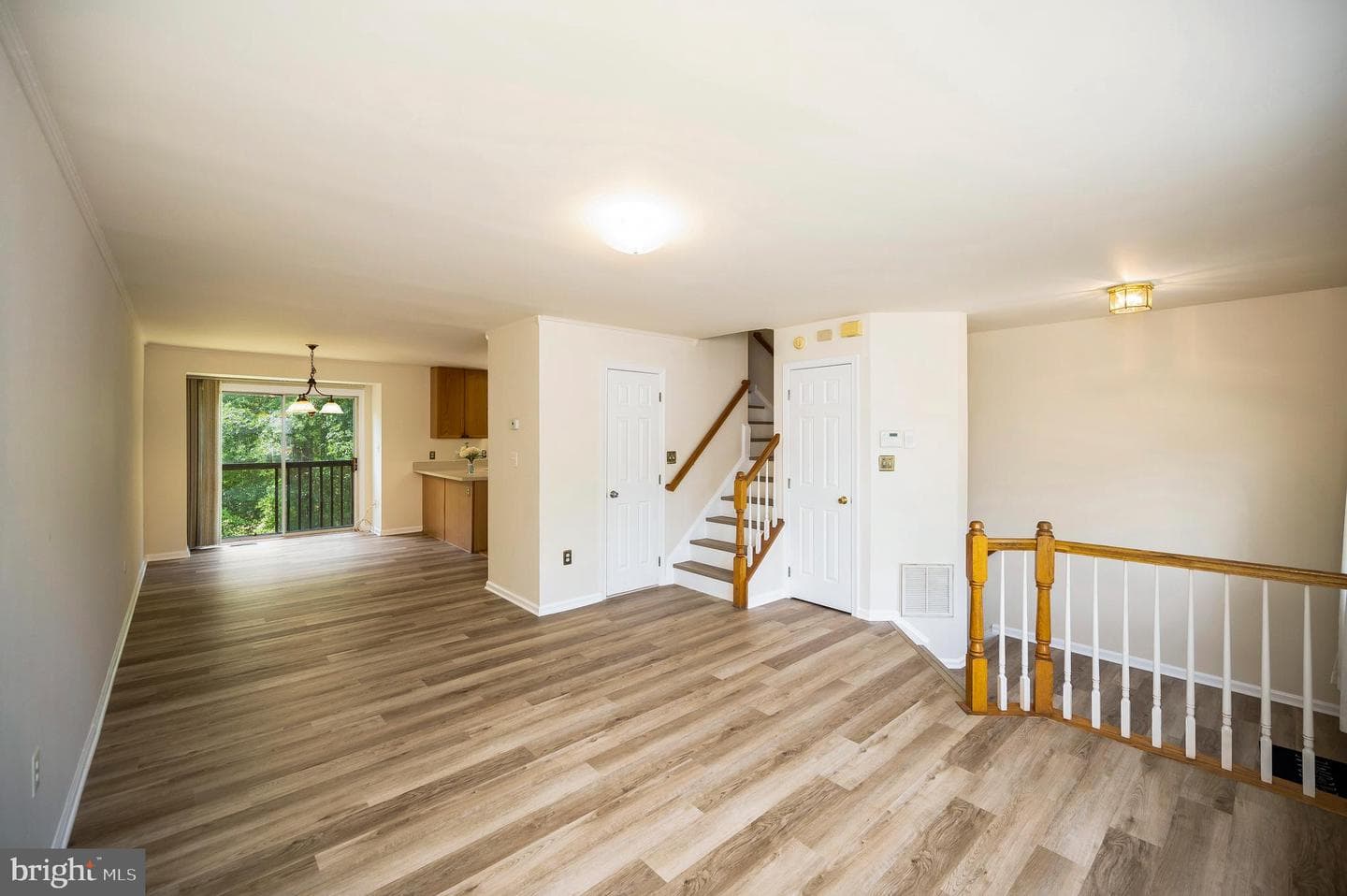 709 Kings Crest Drive photo 10