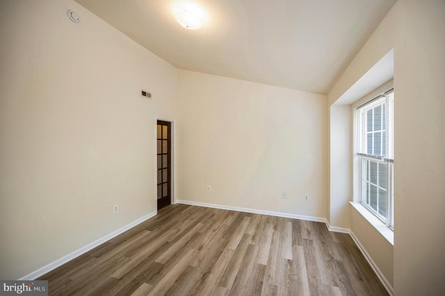 709 Kings Crest Drive photo 24