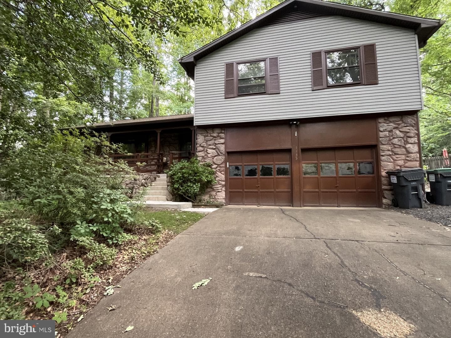 1135 Columbus Drive photo 3