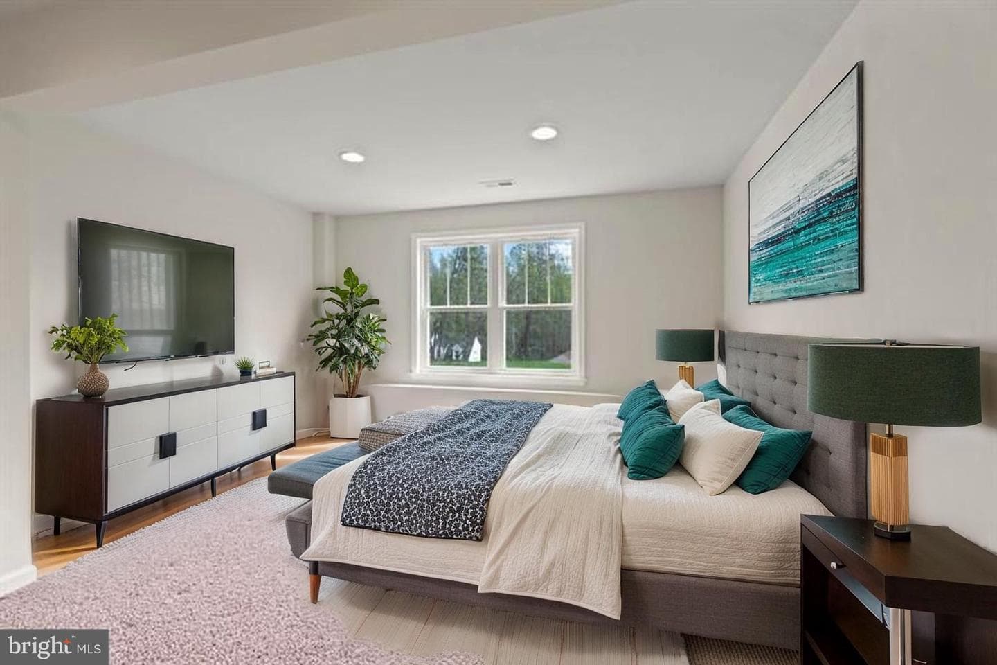 10 Howard Circle photo 16
