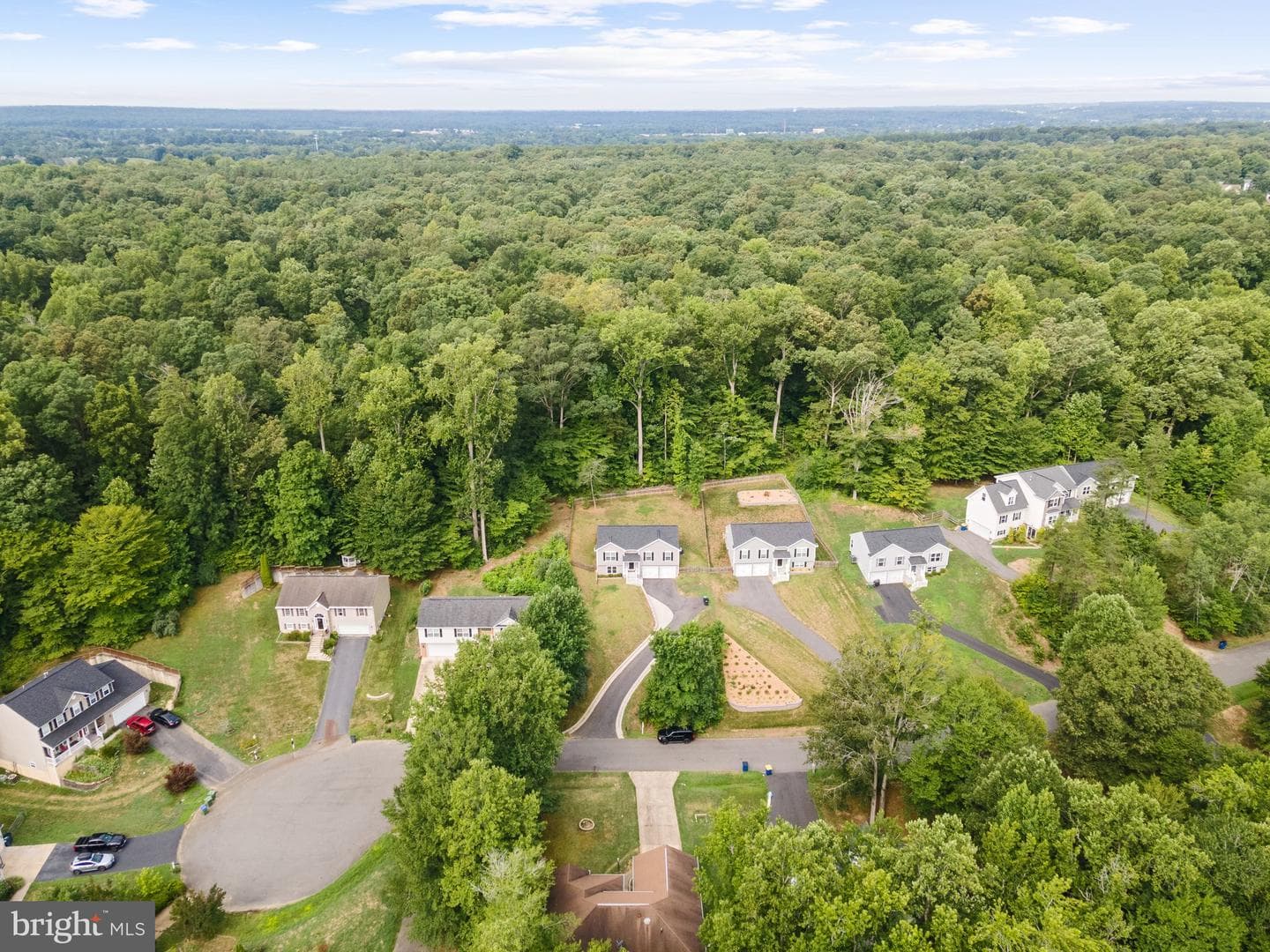 10 Howard Circle photo 28