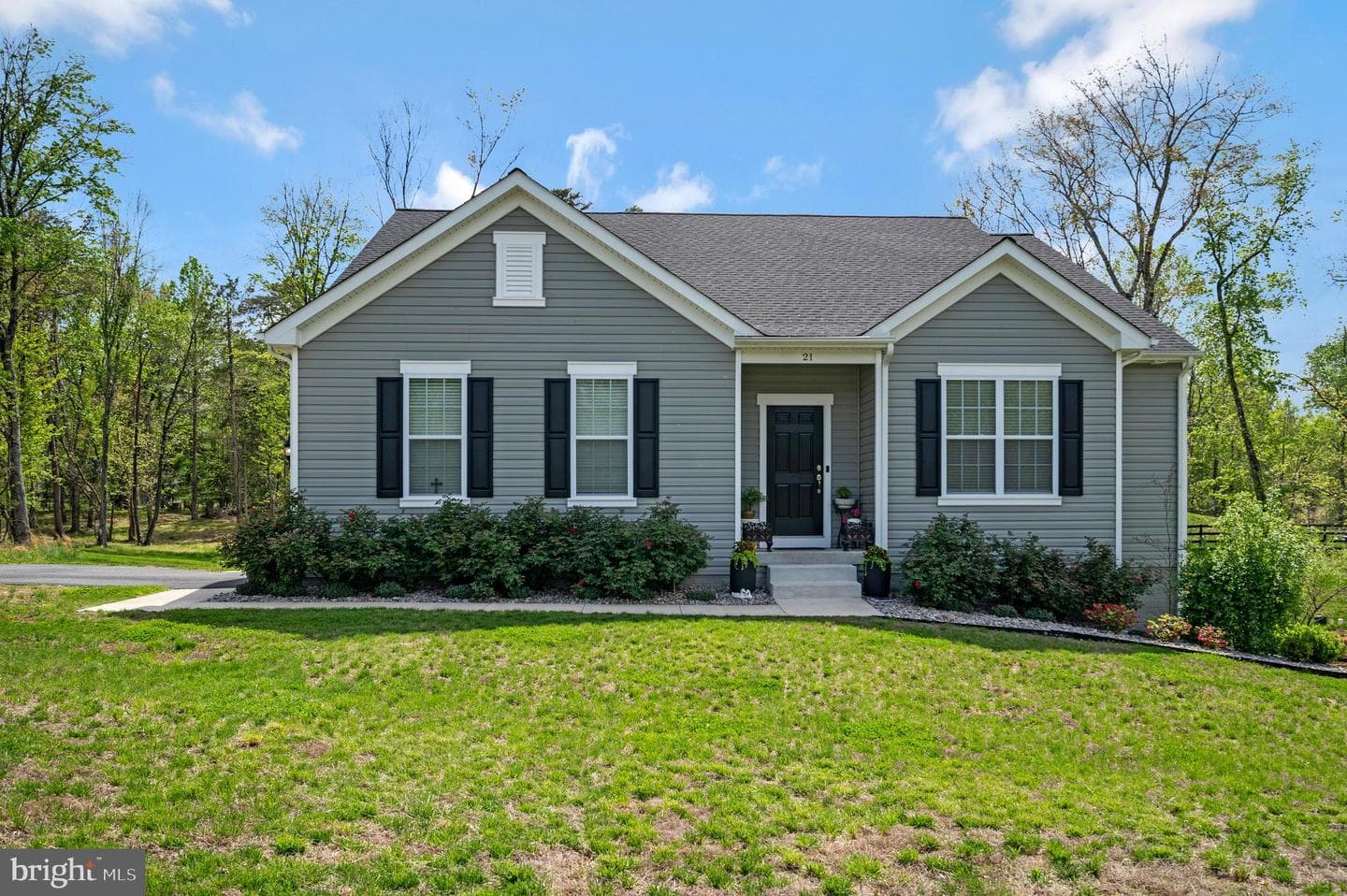 21 Walnut Grove Drive photo 3