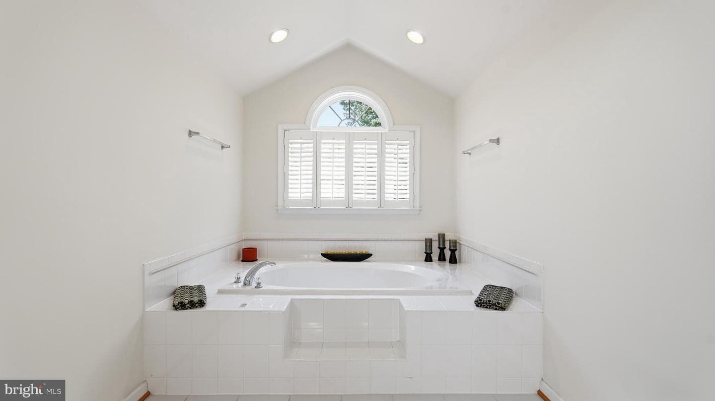 76 Millbrook Road photo 25