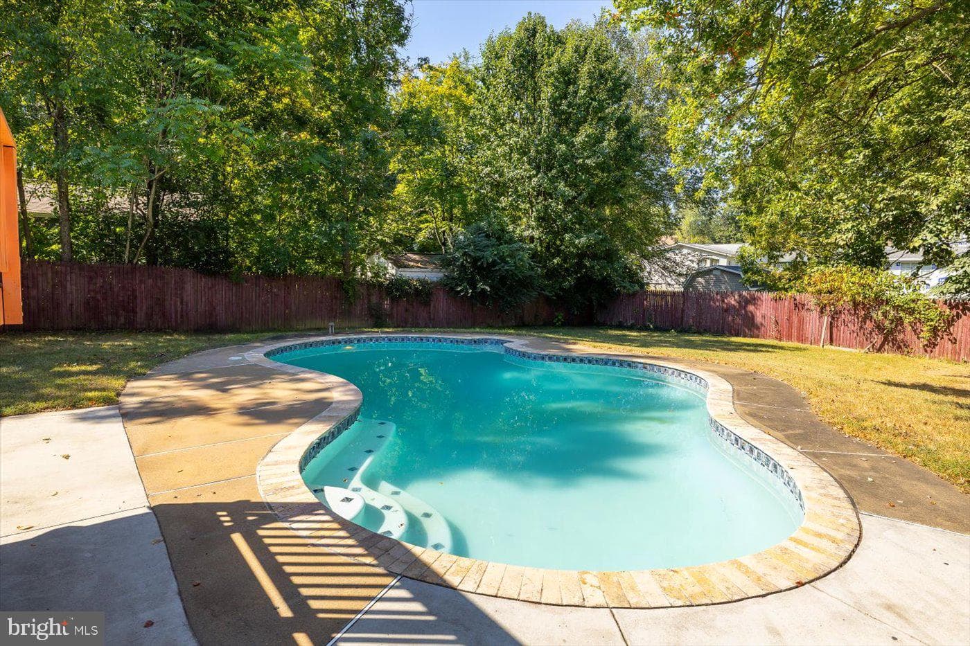 106 Raintree photo 3