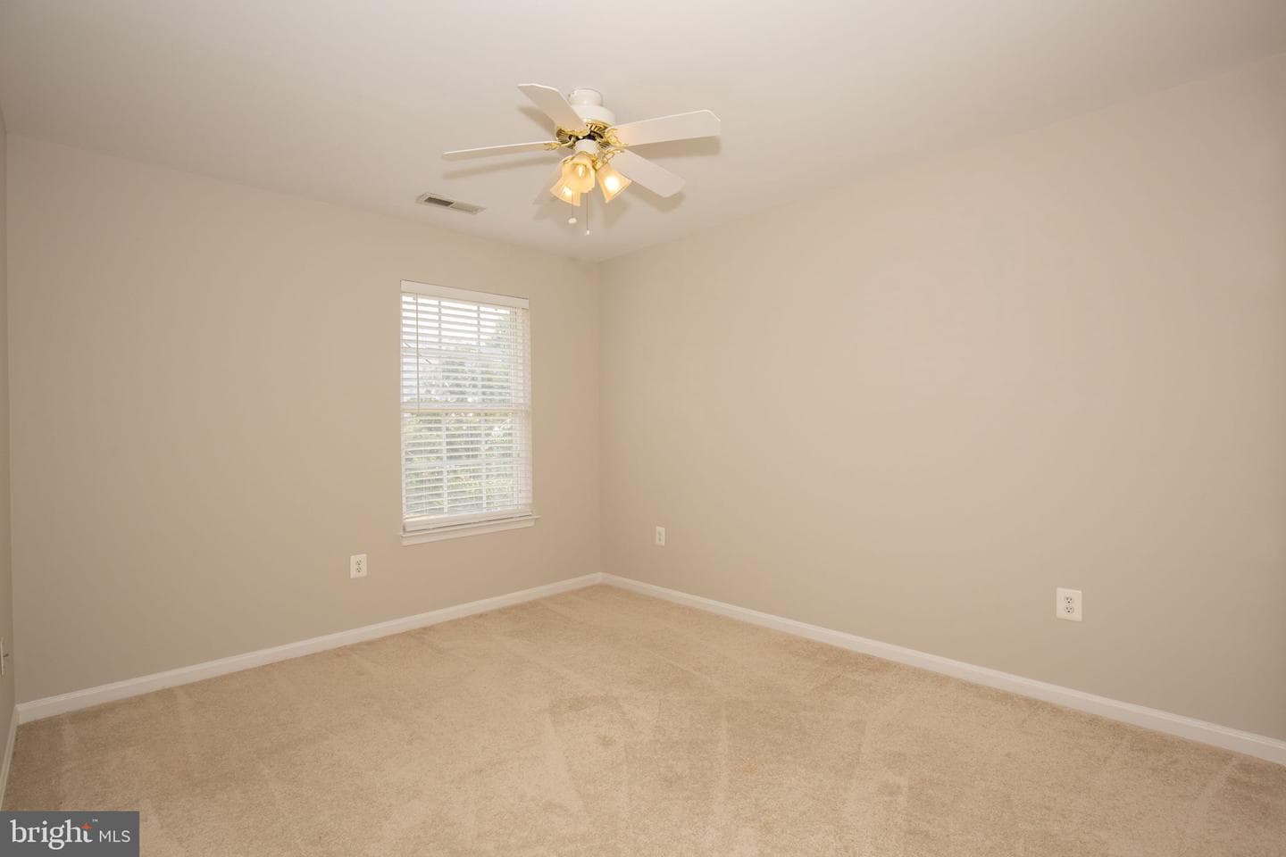 8 Pierre Emmanuel Court photo 32