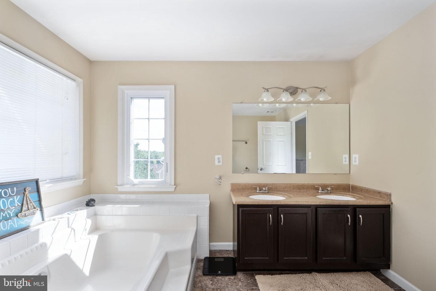 48 Brittany Lane photo 36