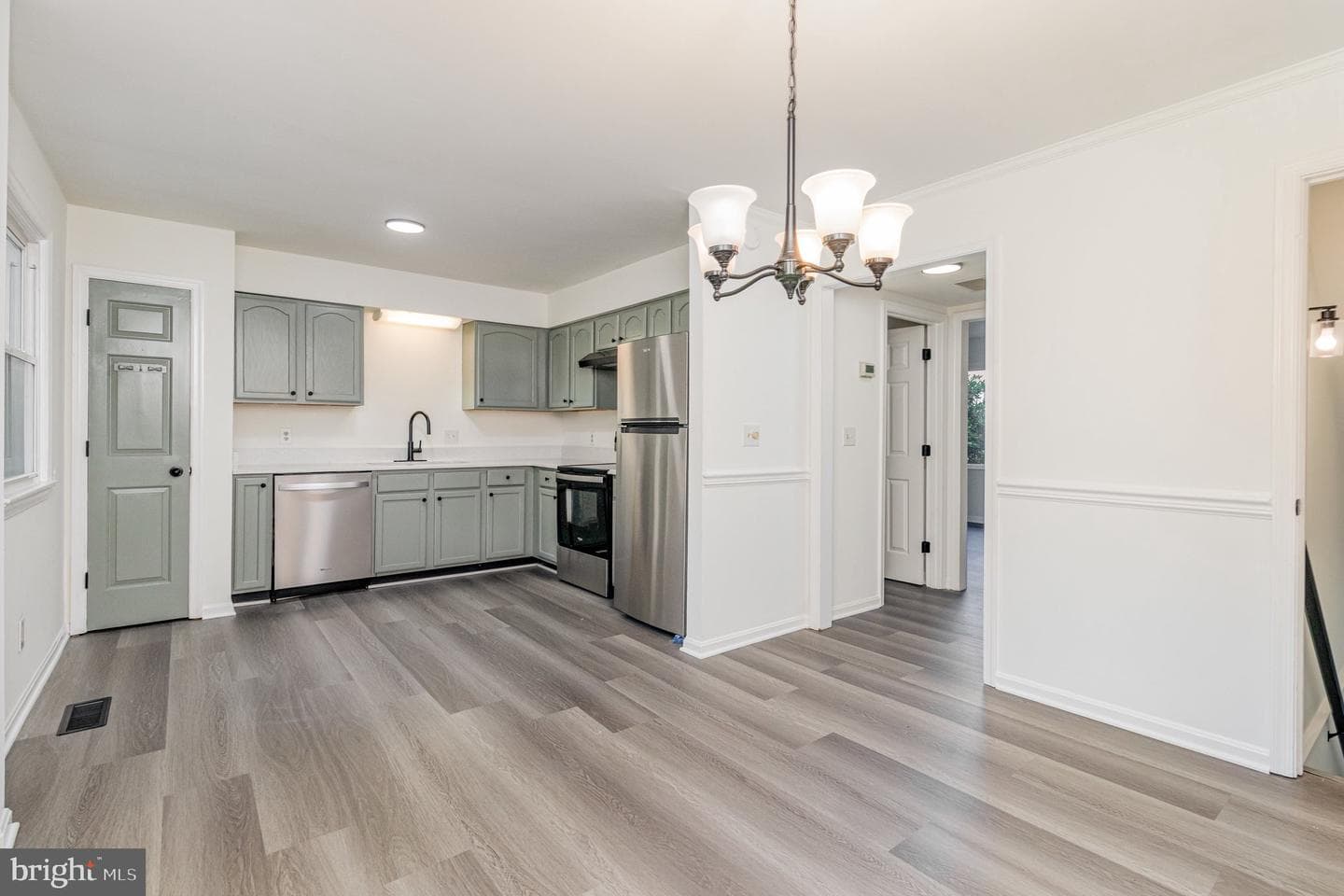 225 Overlook Court photo 4
