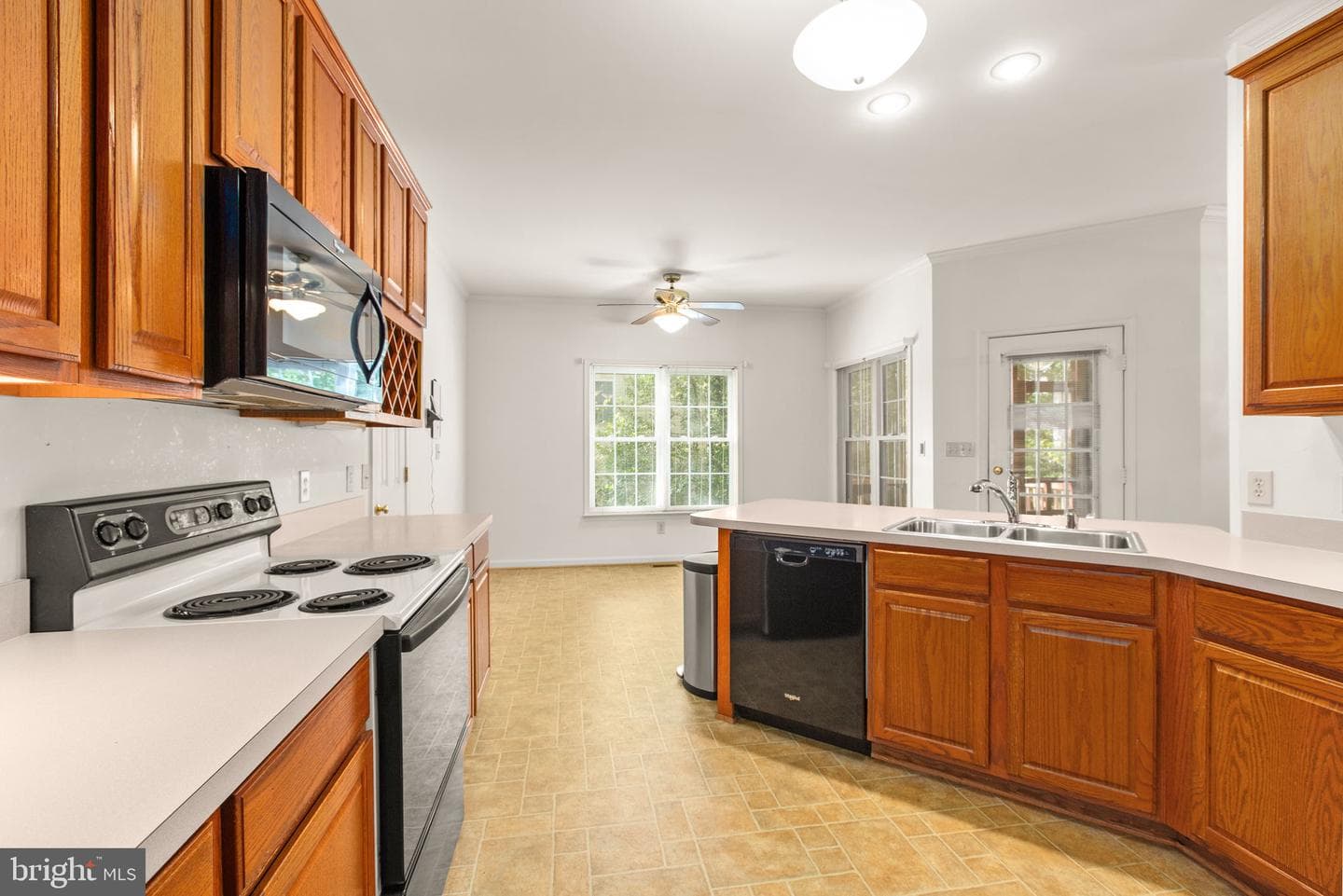 31 N Pointe Drive photo 18