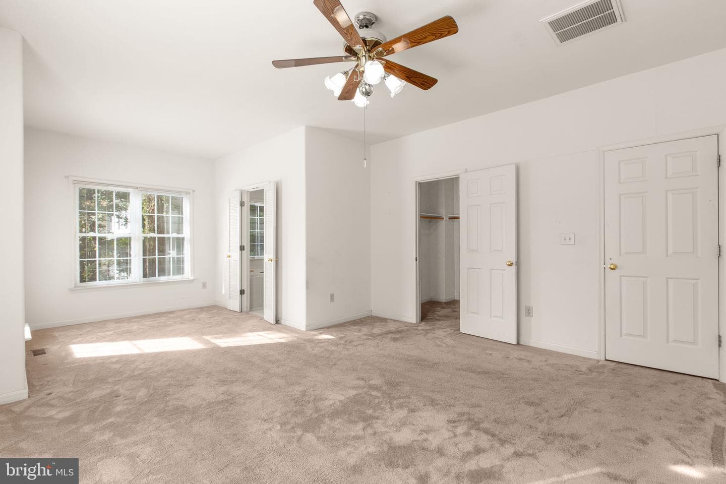 31 N Pointe Drive photo 22