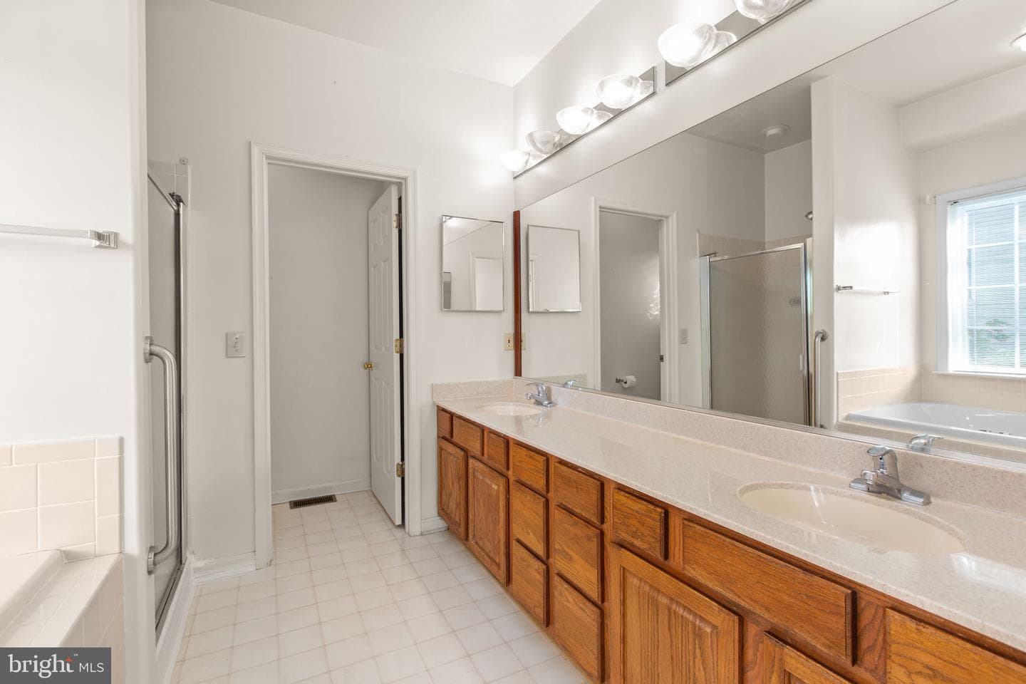 31 N Pointe Drive photo 25