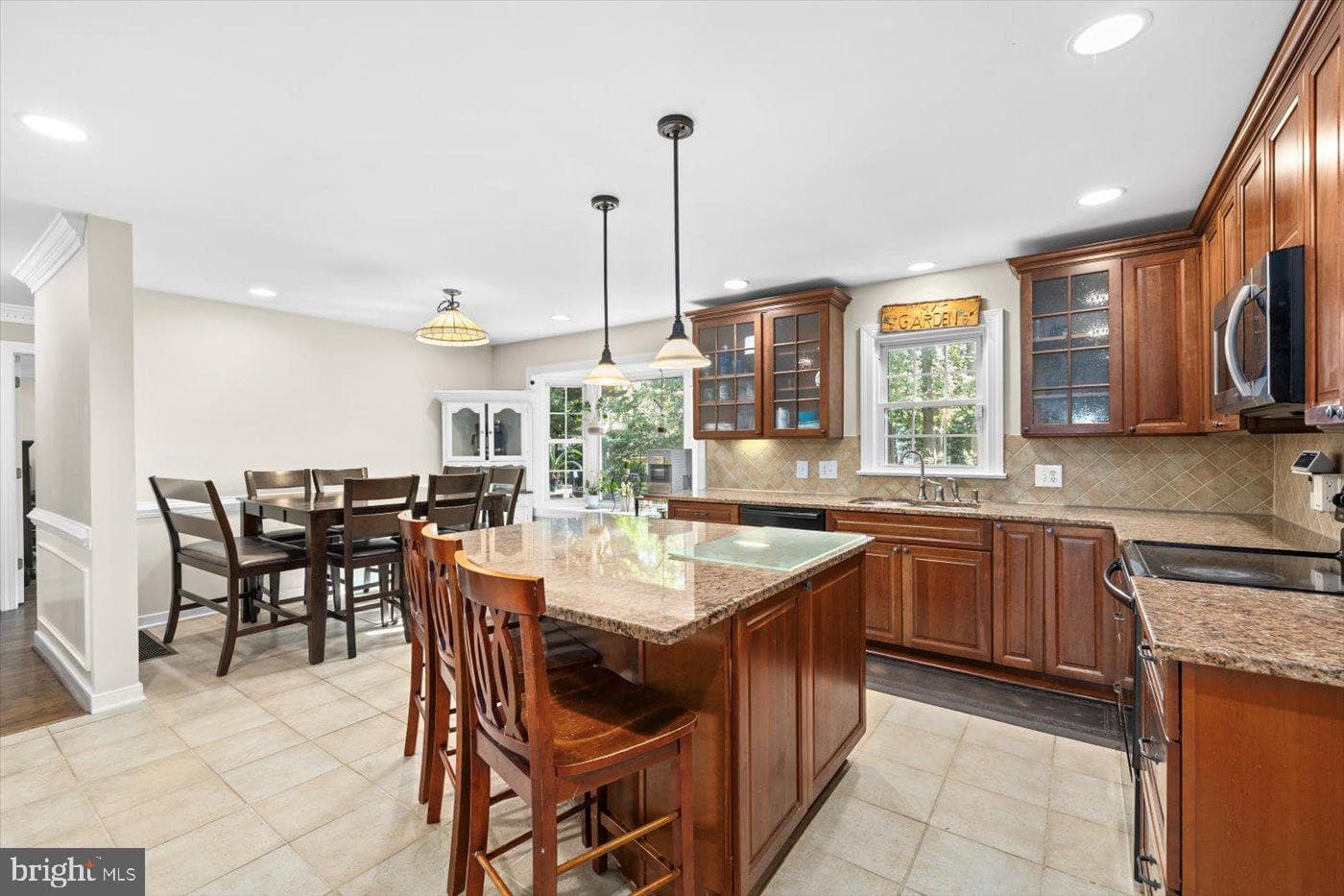 616 Winterberry Drive photo 14
