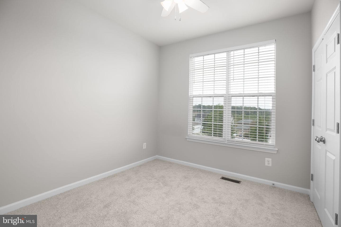 407 Apricot Street photo 29