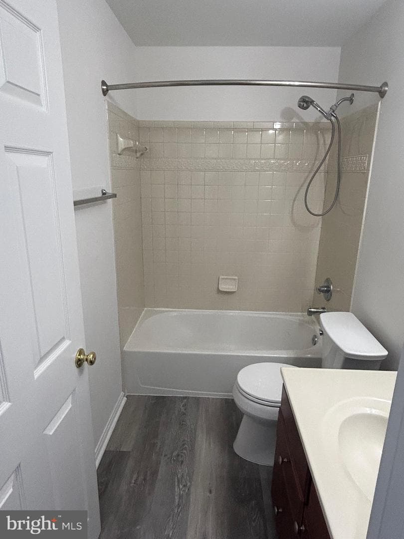 105 Chesterbrook Court photo 27