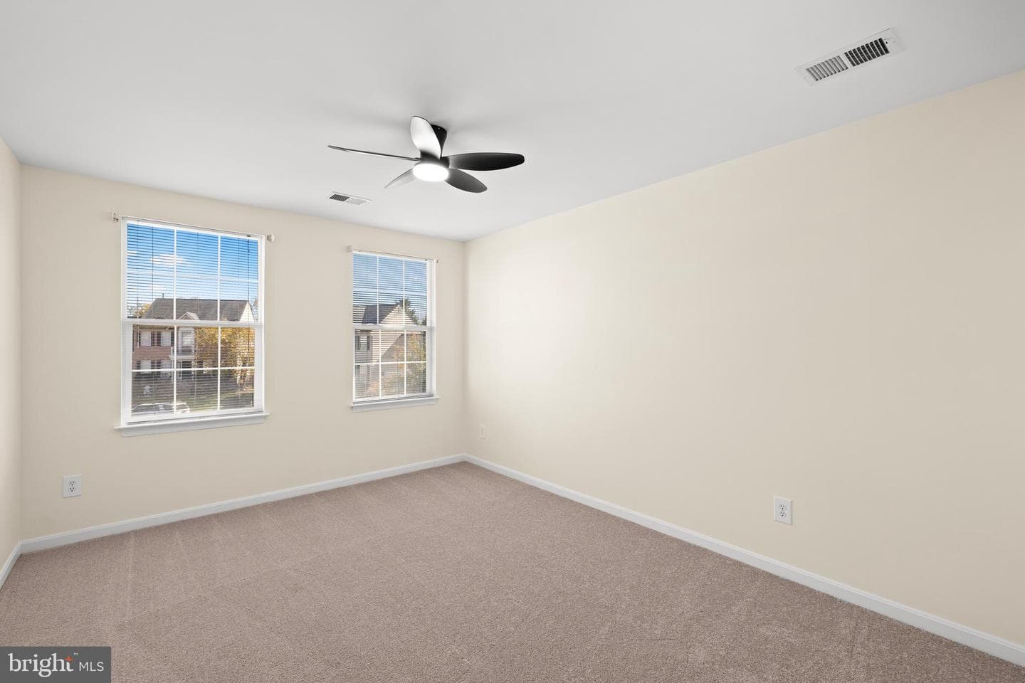 9 Tudor Court photo 35