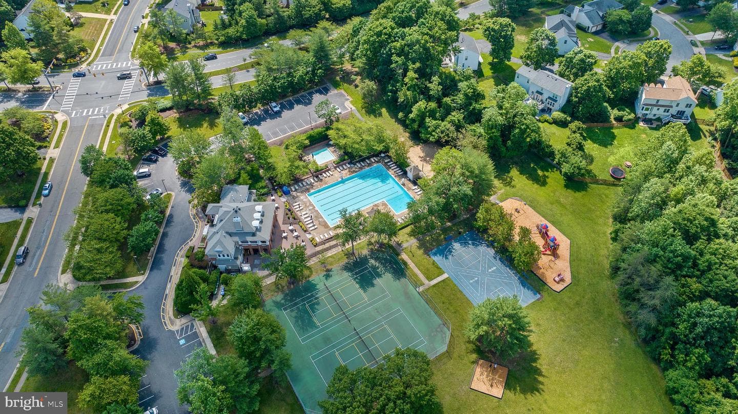 9 Tudor Court photo 62