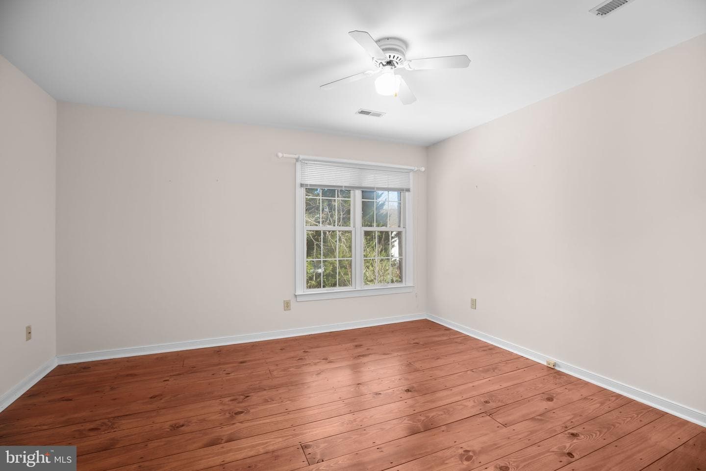 200 Kent Avenue photo 49
