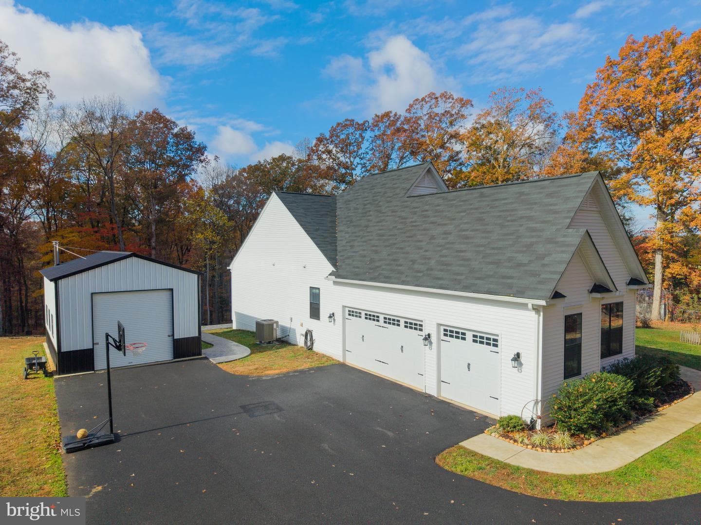 499 Poplar Road photo 2