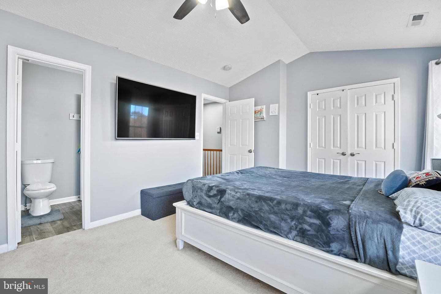 102 Charles Street photo 20