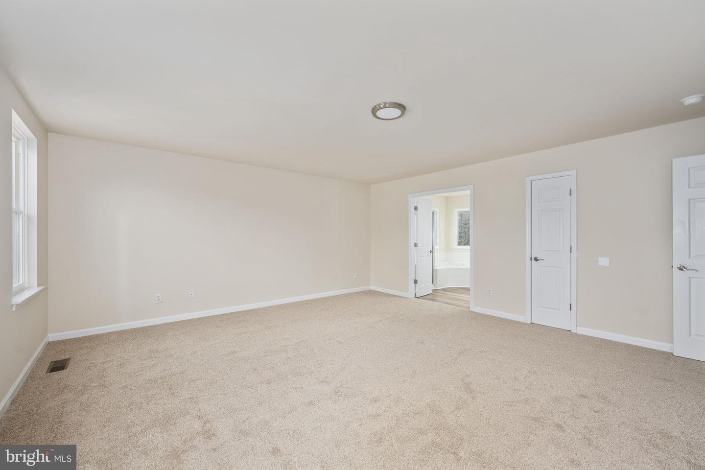 8 Newport Court photo 42