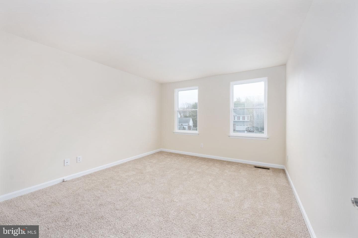 8 Newport Court photo 47
