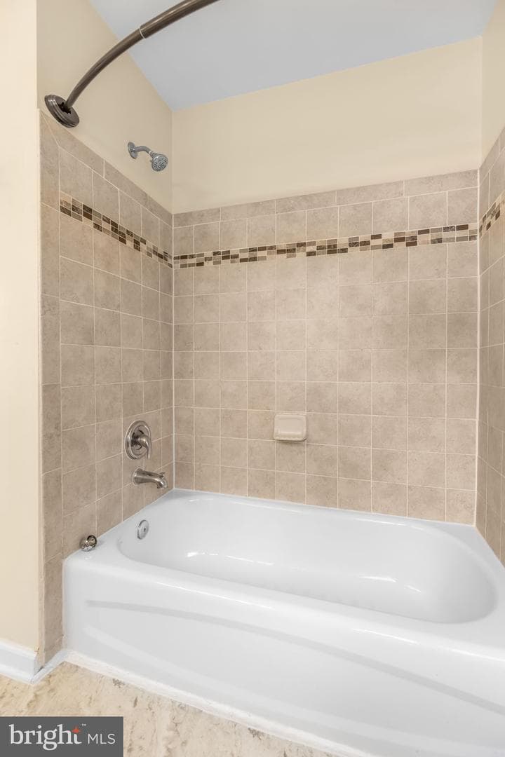 4 Tamerlane Drive photo 13