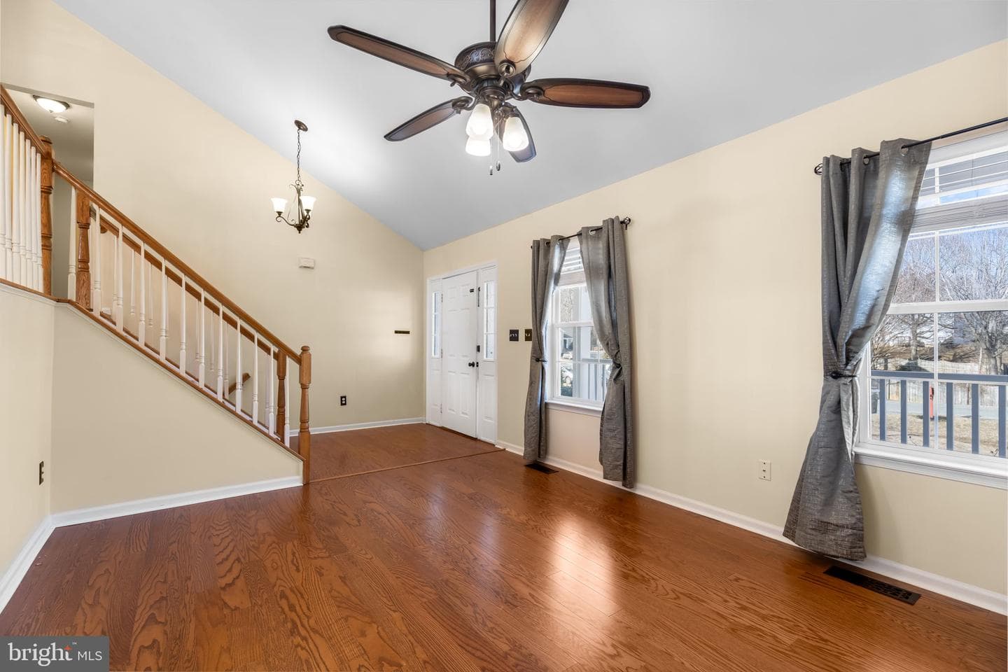 4 Tamerlane Drive photo 5