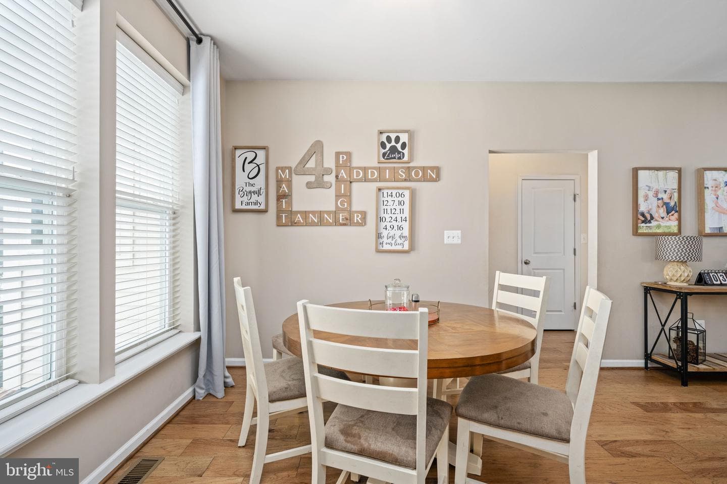 568 Coastal Avenue photo 28