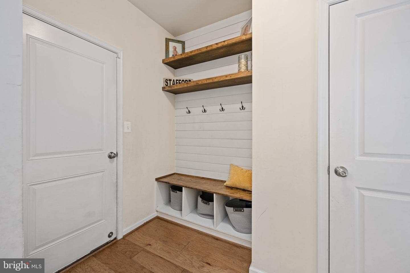 568 Coastal Avenue photo 31