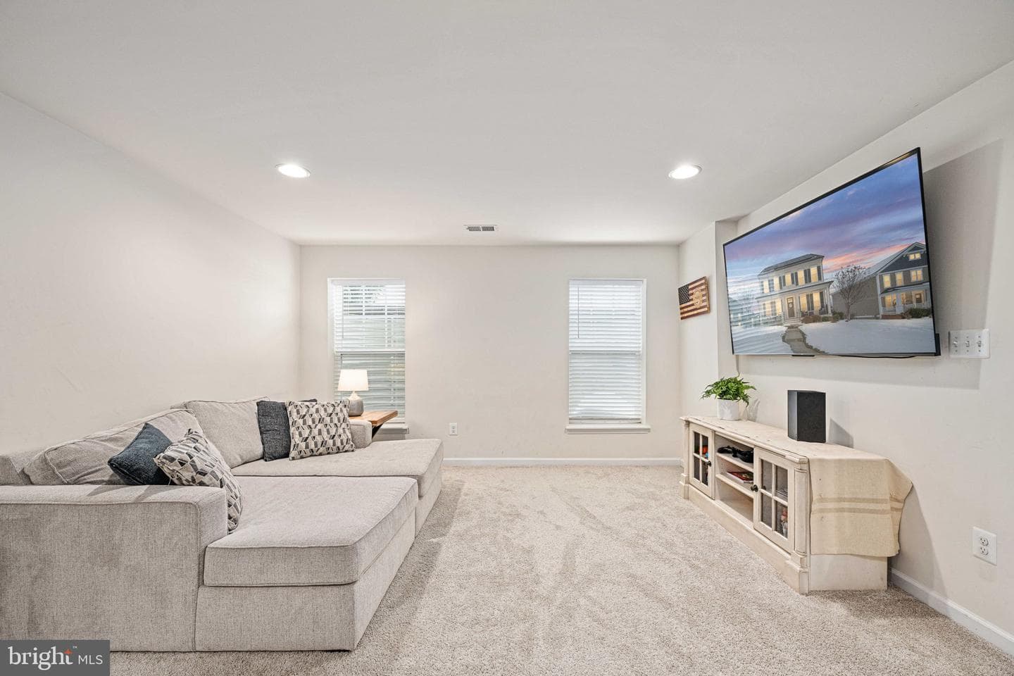 568 Coastal Avenue photo 60