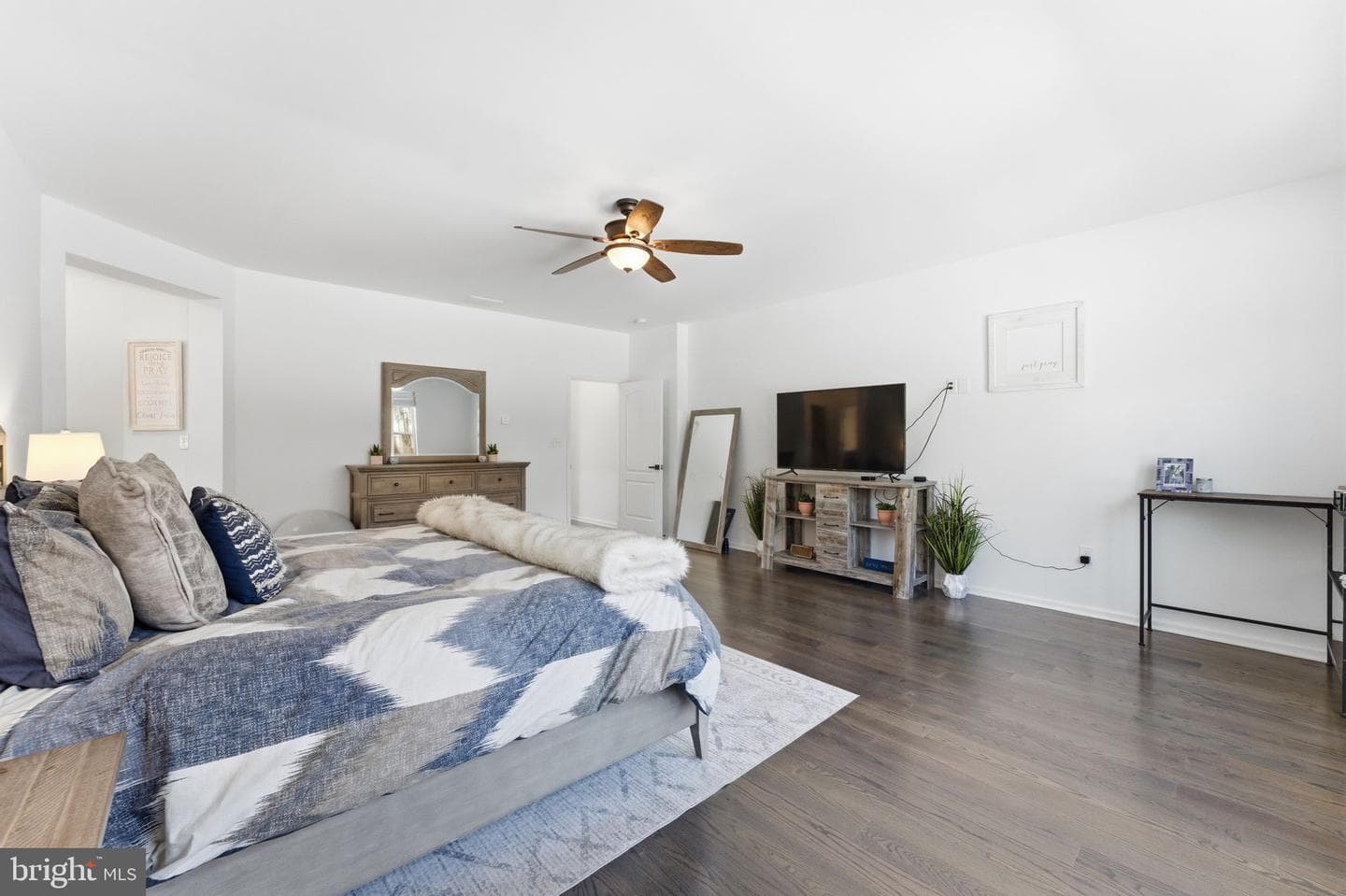 40 Edgewater Drive photo 45