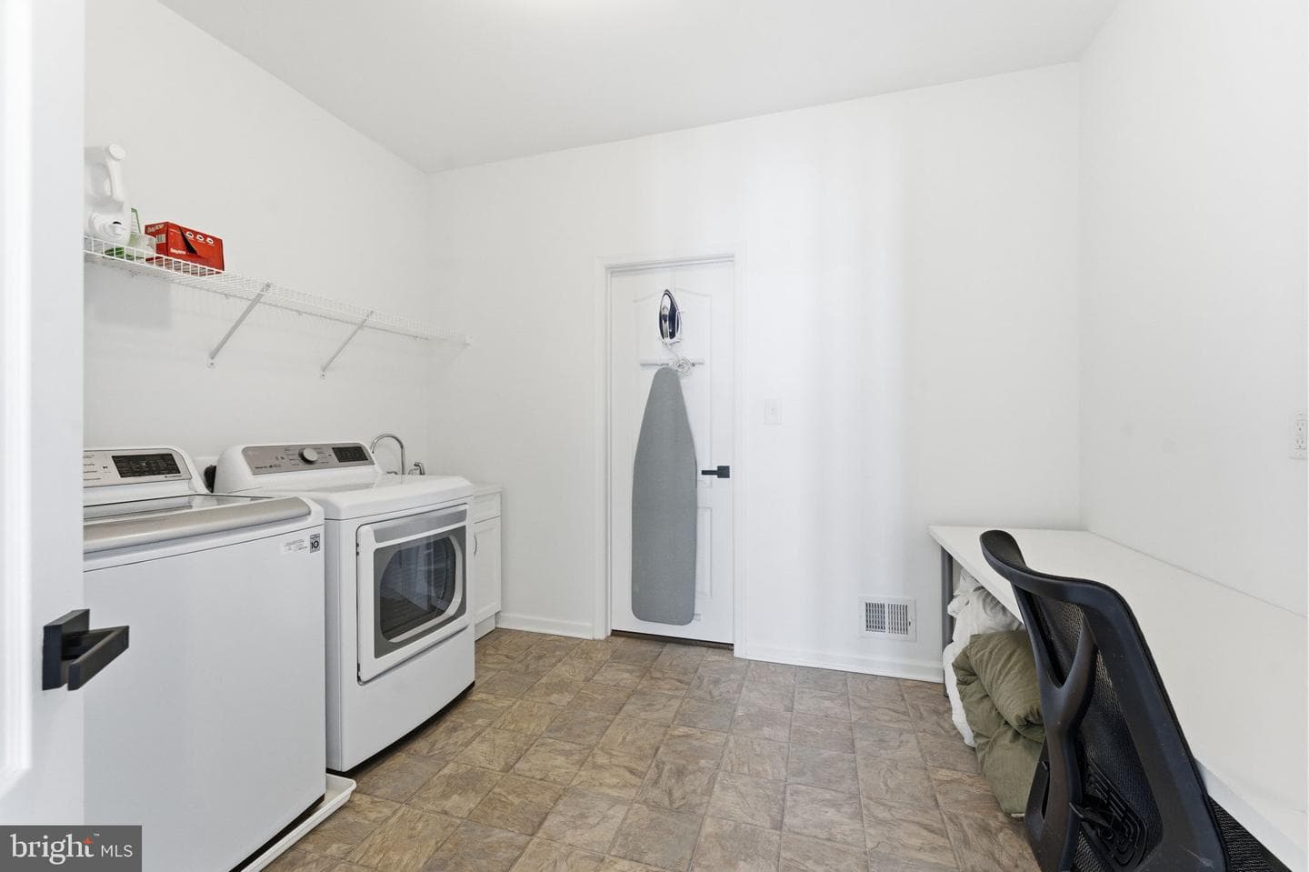 40 Edgewater Drive photo 61