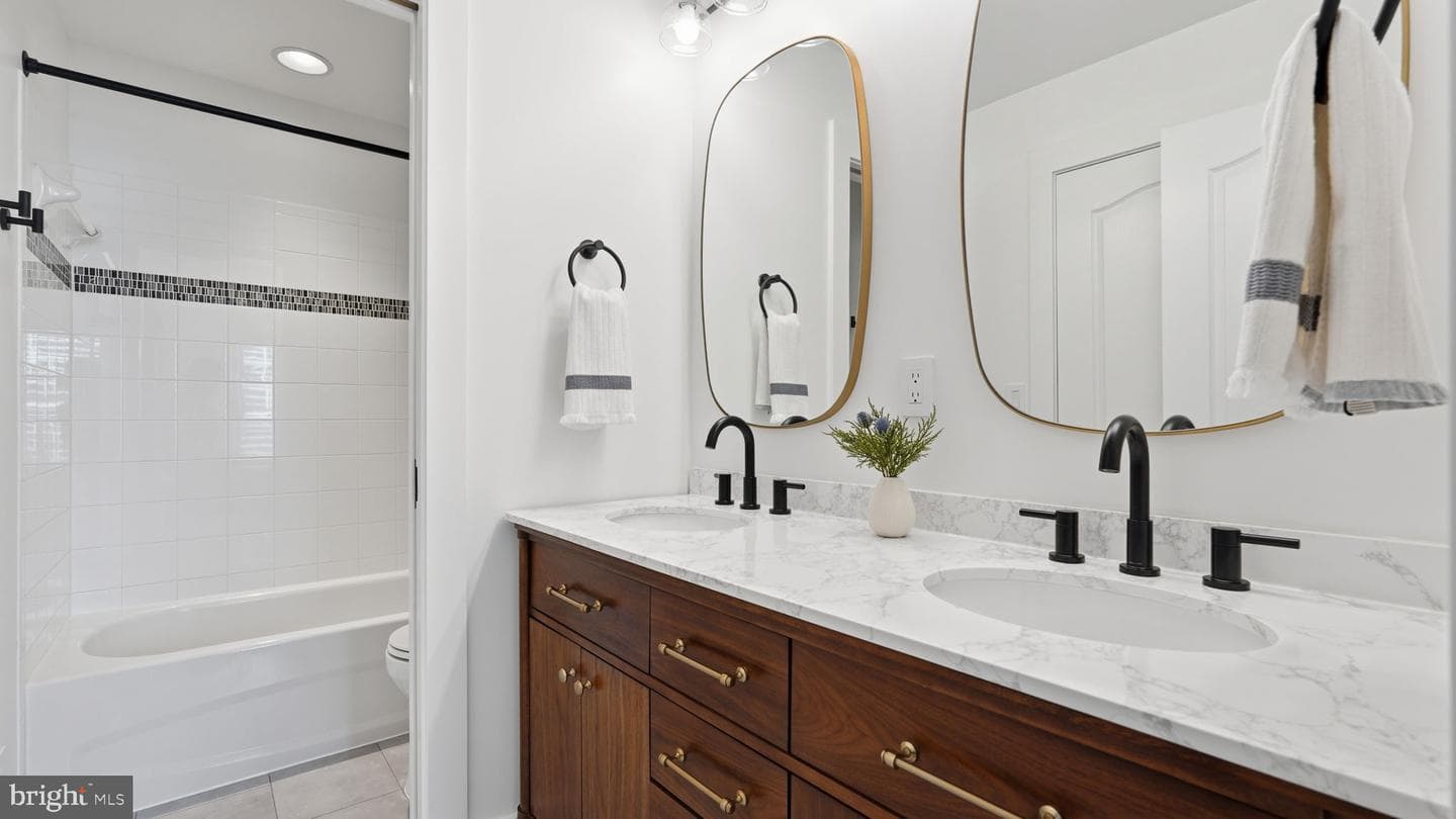 108 Brooke Point Court photo 34