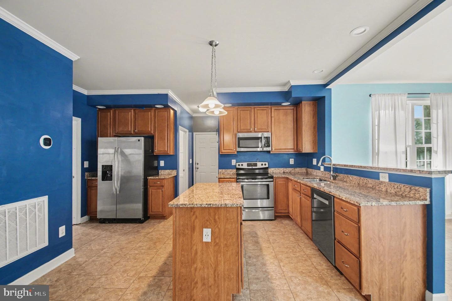 325 Phillips Street photo 9