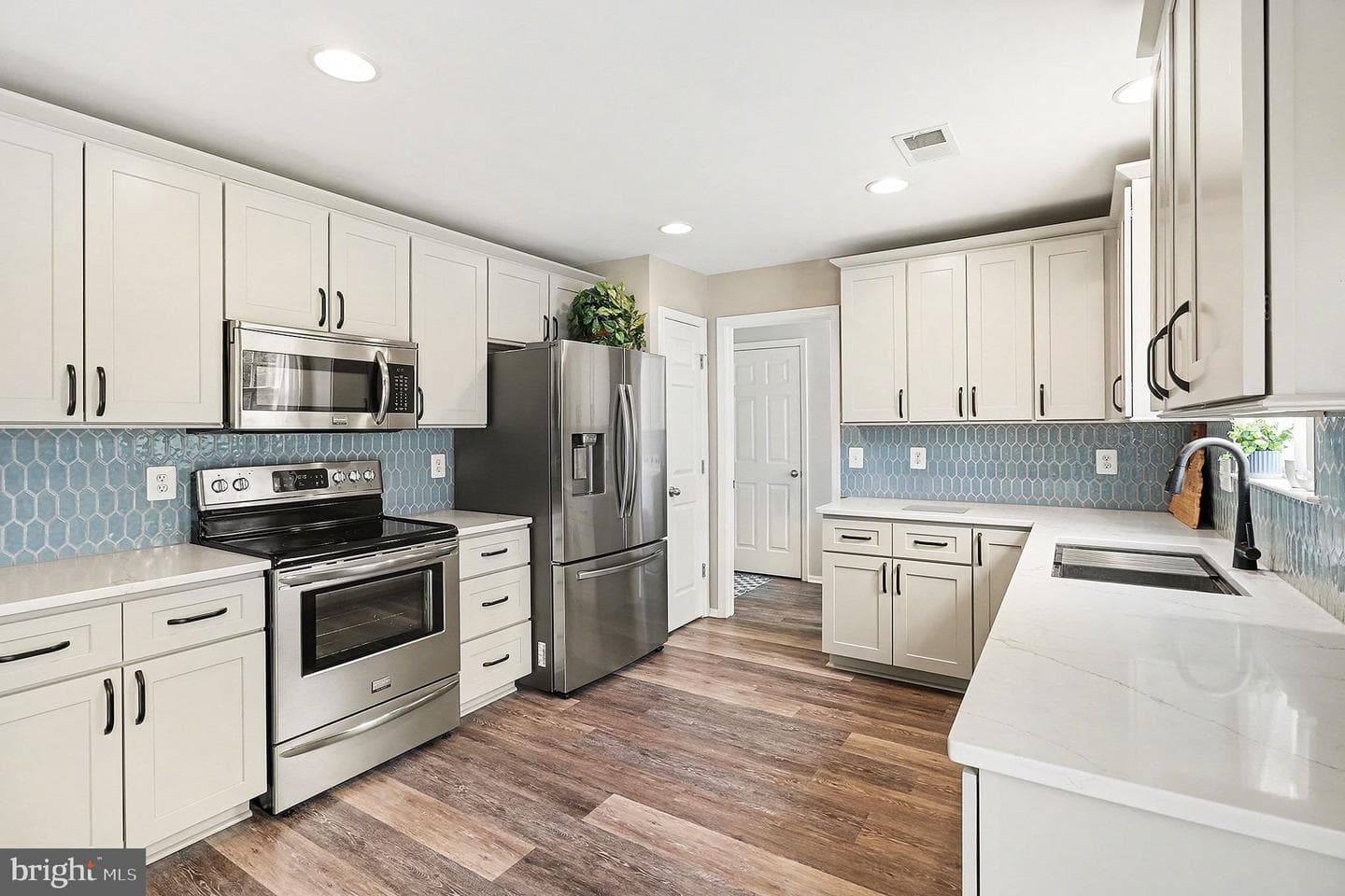 6 Summerfield Lane photo 11