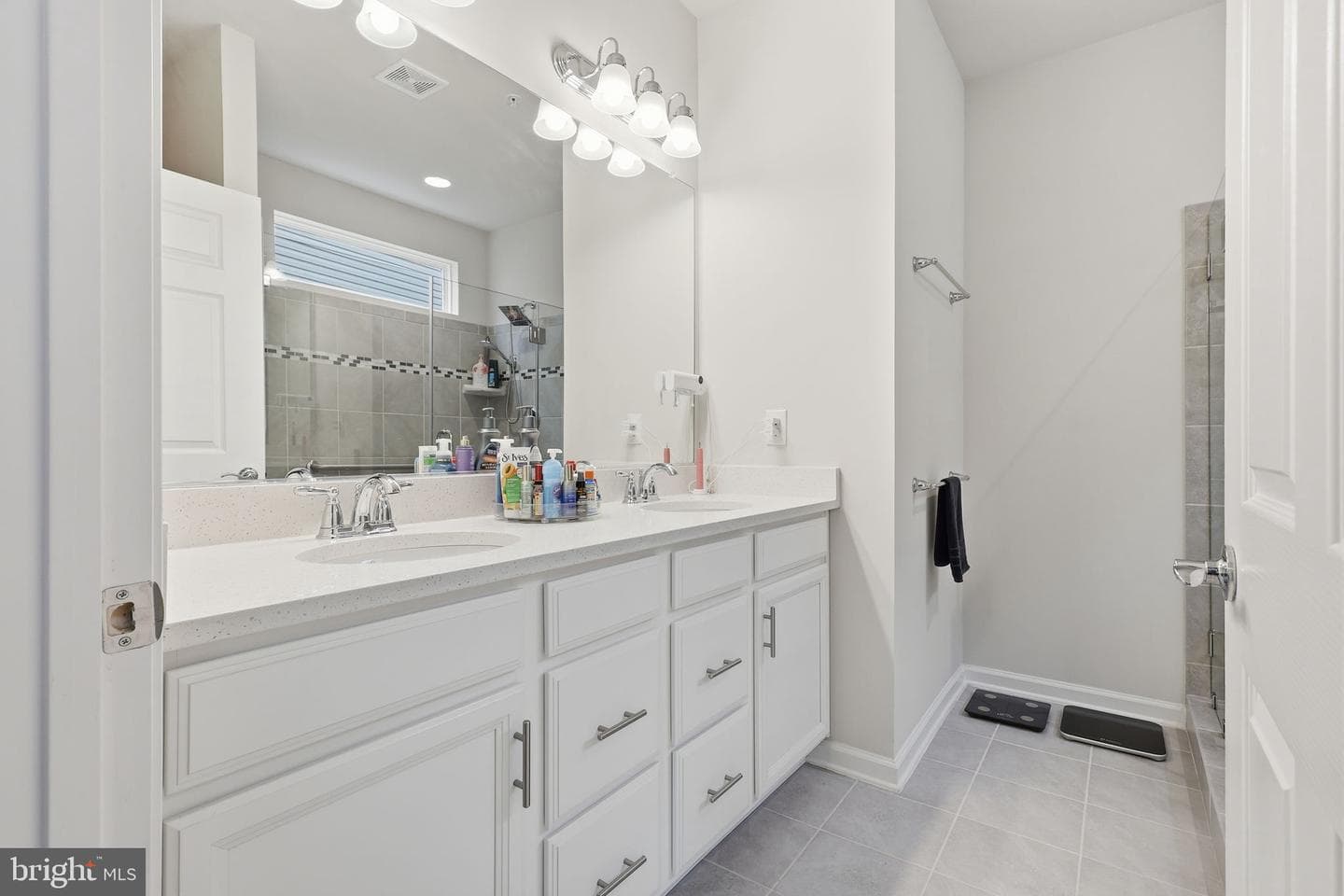 5950 Avery Point Drive photo 22