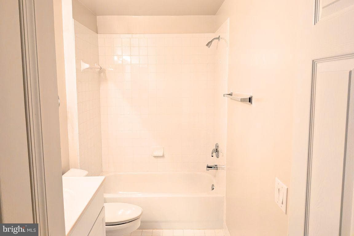 27 Hanover Court photo 61