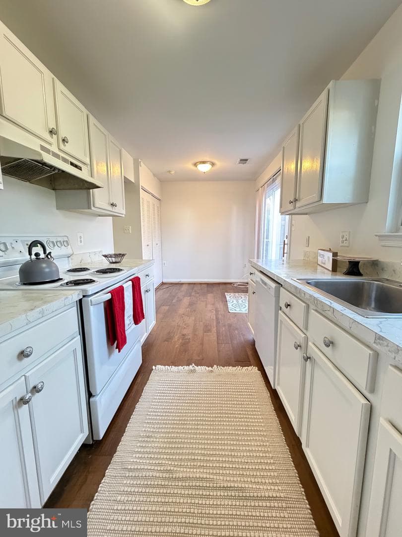 1241 Thomas Jefferson Place photo 13