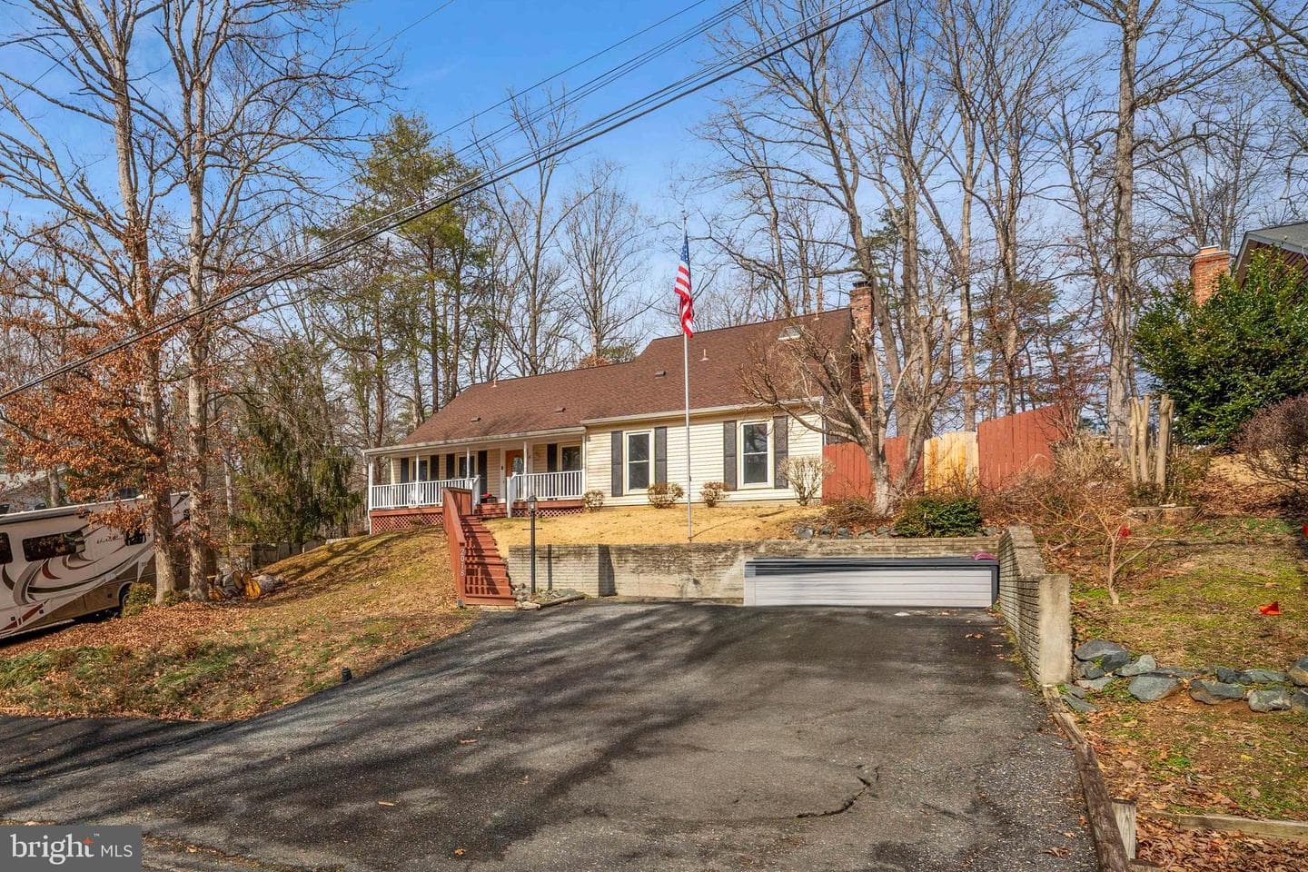 2018 Victoria Drive photo 1