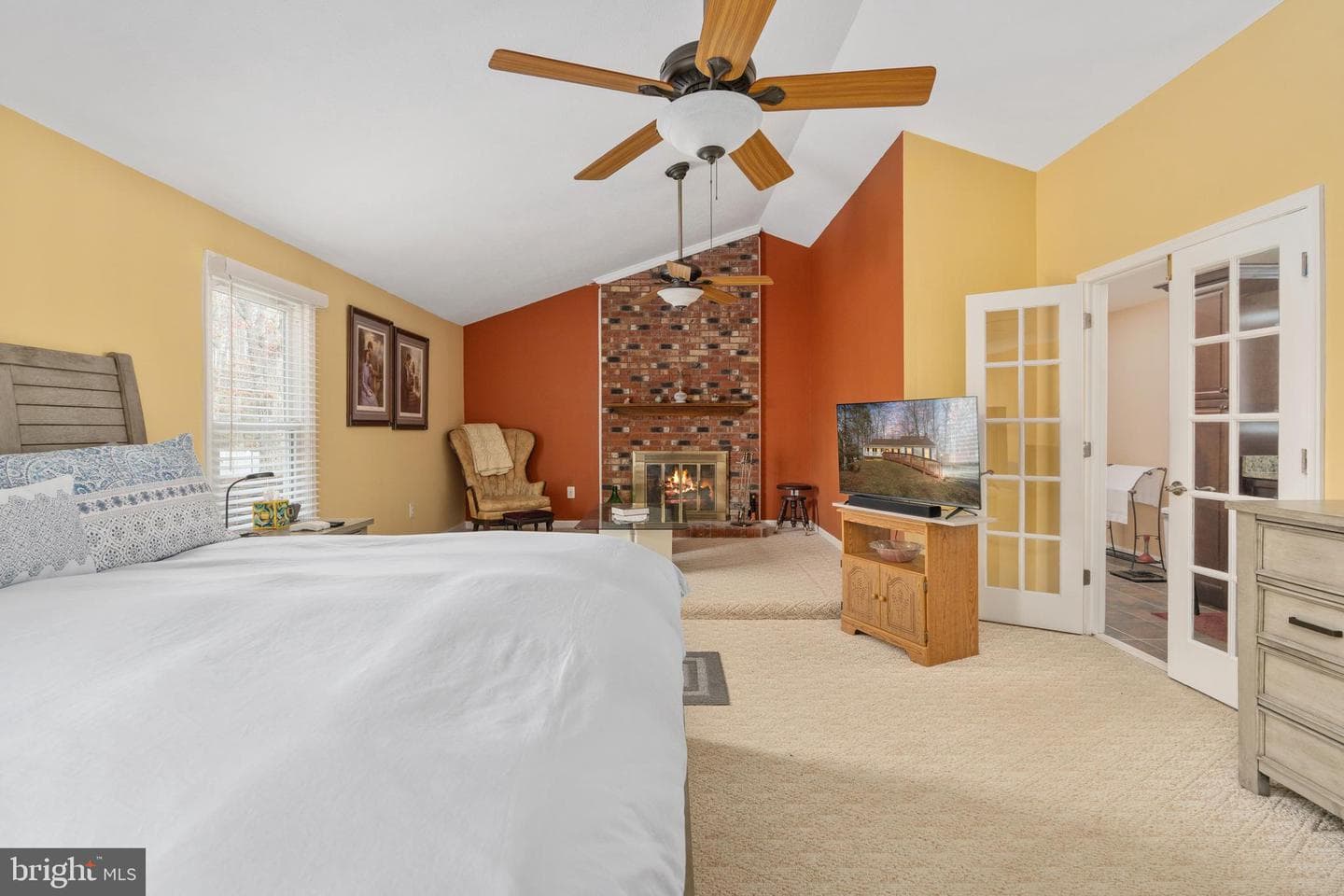 2018 Victoria Drive photo 18