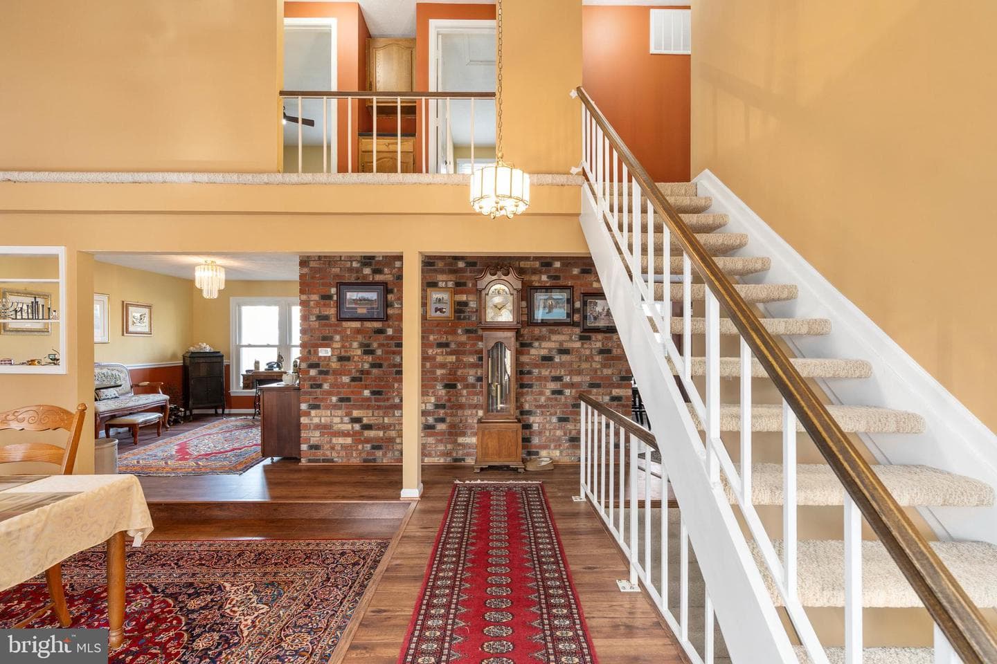 2018 Victoria Drive photo 5
