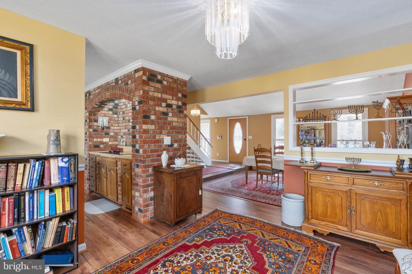 2018 Victoria Drive photo 8