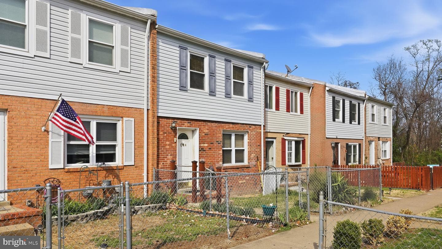 64 Bristol Court photo 32